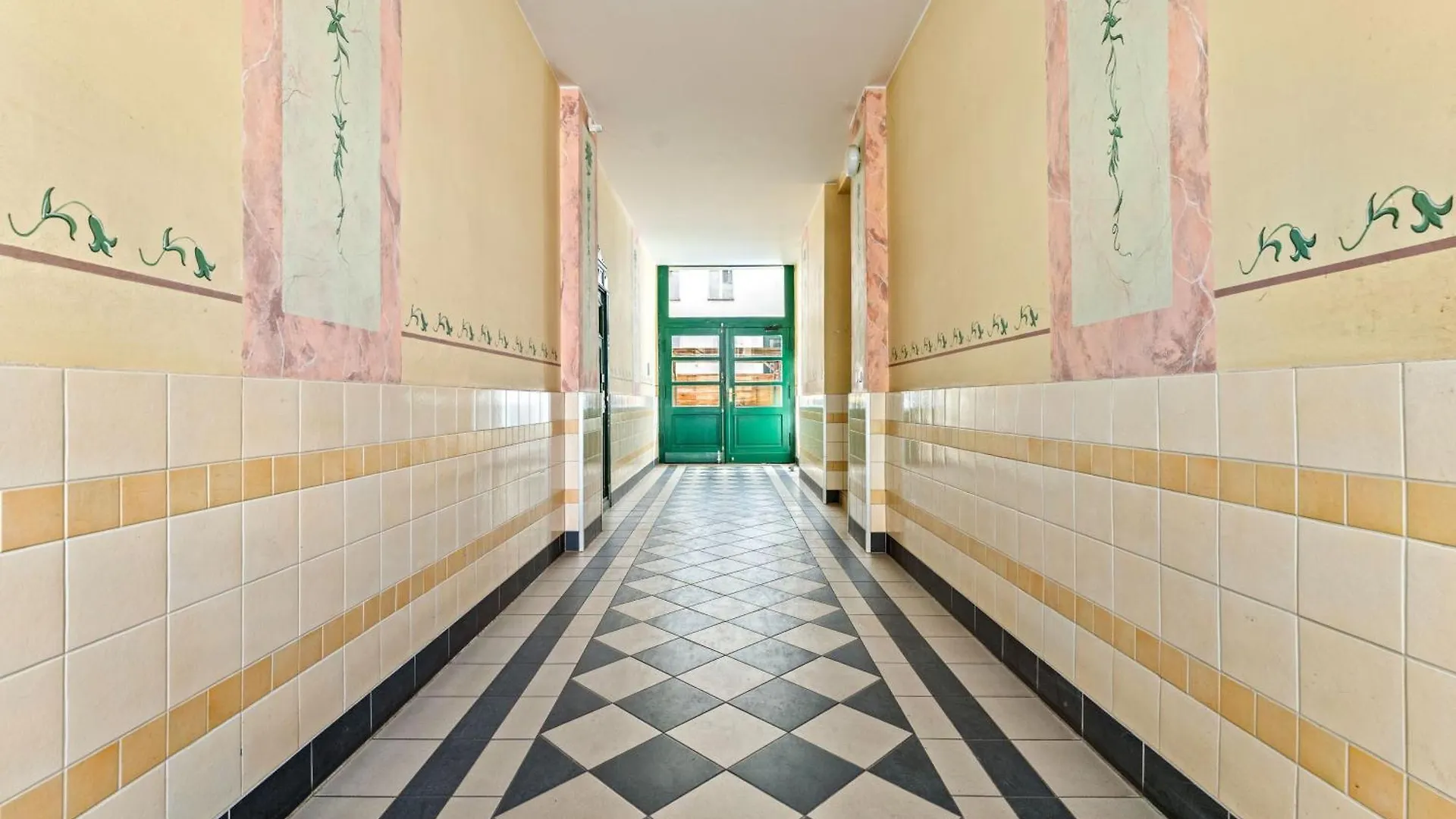 Grosse Wohnung Schoene Wohnung In Friedrichshain- Samaritakiez Berlin 0*,  Germany